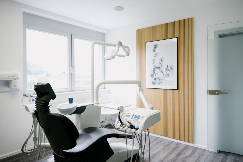 zahnarzt-laufenpark foto-behandlungszimmer-(2)-v18